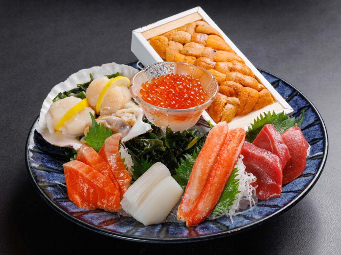 時期や仕入れによって変わるラインナップ！
【豪華刺身盛り合わせ7種】