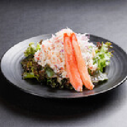 【札幌すすきのグルメ!旨味溢れる逸品を堪能!】 「蟹サラダ 棒肉入り」